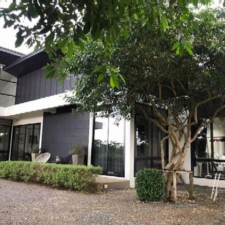 Apartamento The Oak'S Chiang Rai Exterior foto